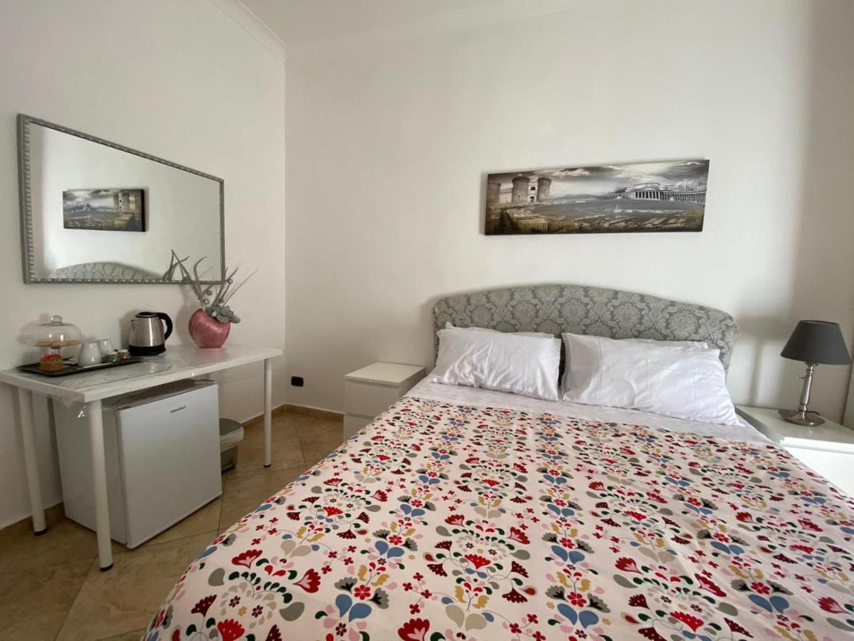 Falu Napoli Centro Camera Con Cucina E Bagno Privato Hotel Exterior photo